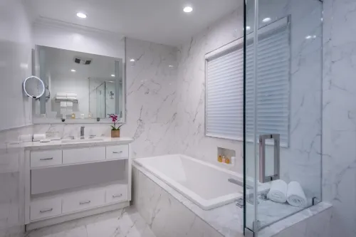 Beverly Hills Plaza Hotel & Spa Photos