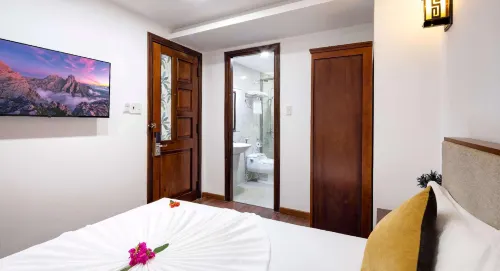 The Summer Hotel Kamar Photos