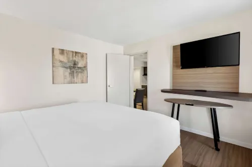 Sonesta Essential NW Houston Zimmer Photos