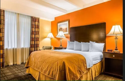 Clarion Hotel & Suites Hamden-New Haven Rooms Photos