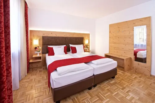 Park Hotel Laim Phòng Photos