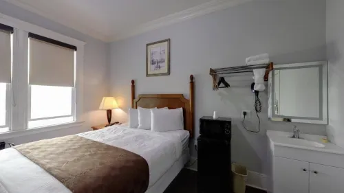 Warfield Hotel Rooms Photos