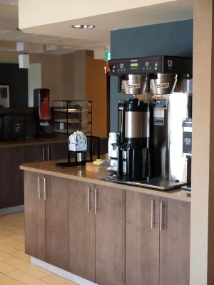 Best Western Plus Winnipeg West Restauration Photos
