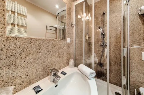 Grand Royal Hotel Kamar Photos