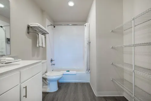 Soka Suites Dallas - Las Colinas Rooms Photos