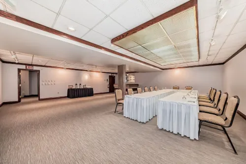 Jasper Inn & Suites by Innhotels Business Facilities Photos