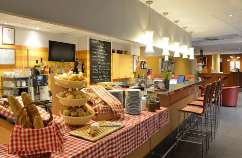 Ibis Budapest Heroes Square Питание Photos