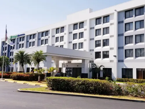 Holiday Inn Express & Suites Miami - Hialeah Rooms Photos