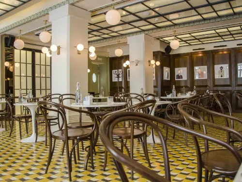 Browns Central Hotel Restauration Photos