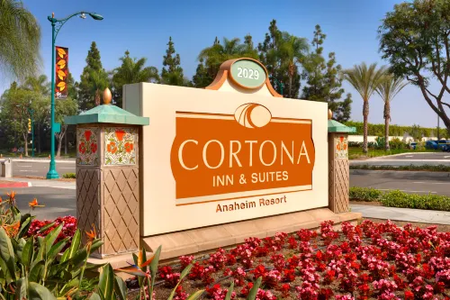 Cortona Inn and Suites Anaheim Resort Circondario Photos