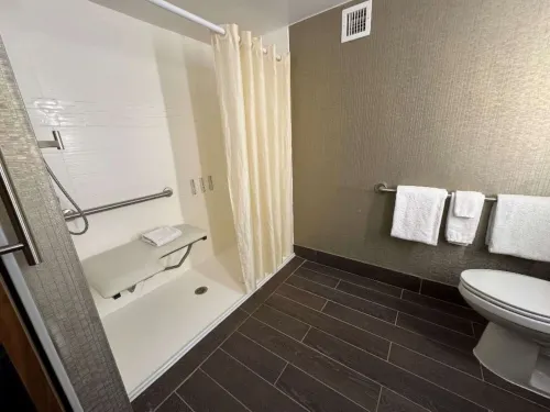 Skyline Hotel Detroit Airport, SureStay Collection by BW Huoneet Photos