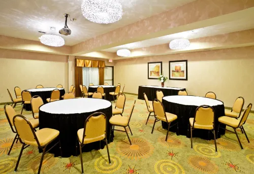 Holiday Inn Express & Suites Dallas East - Fair Park Ristorazione Photos