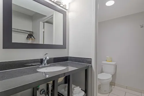 Clarion Hotel & Suites BWI Airport North Chambres Photos
