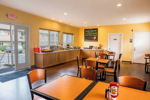 Ebb Tide Oceanfront Inn Dining Photos