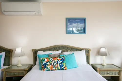 Sunlit Waters Studio Apartments Rooms Photos