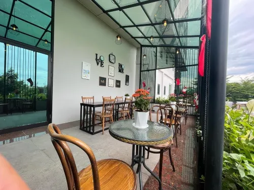 EASTERN HOTEL BOJONEGORO Makanan Photos