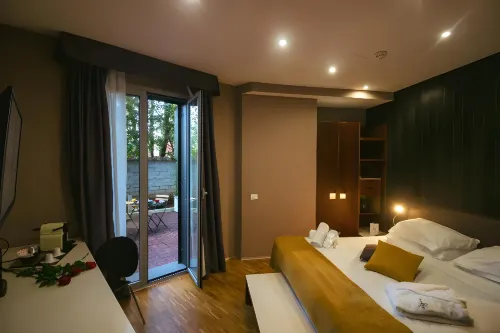 Black Hotel Photos