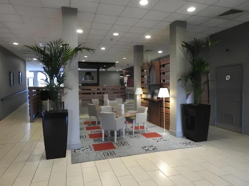 Campanile Swindon Espaces publics Photos