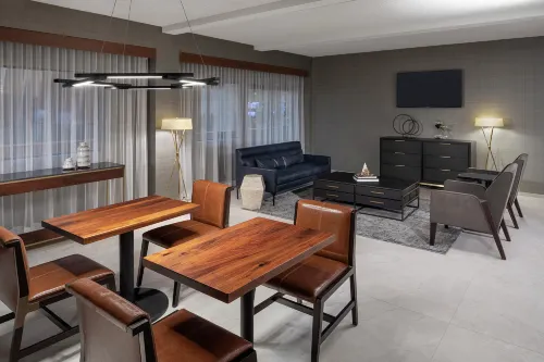 DoubleTree by Hilton Hotel Newark Airport Business Facilities Photos