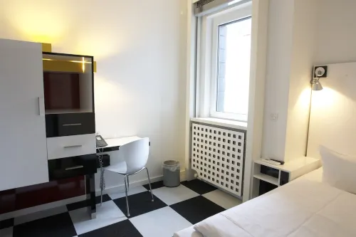 Hotel Cristall - Frankfurt City Zimmer Photos
