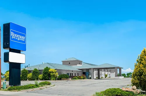 Rodeway Inn & Suites Rooms Photos
