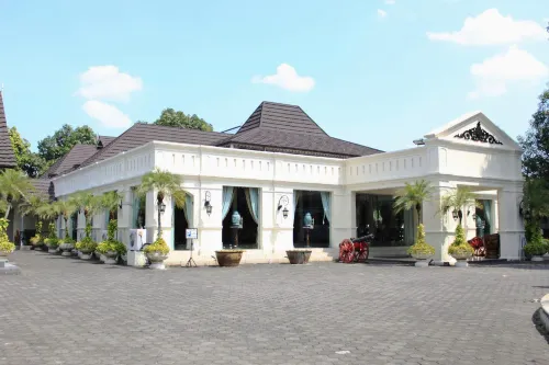 Kusuma Sahid Prince Hotel Solo Exterior Photos