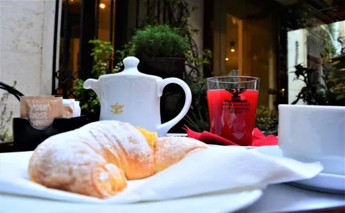 Hotel La Fenice et des Artistes Dining Photos