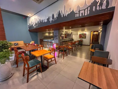 Monsoon Riverside Hotel Ruokailu Photos