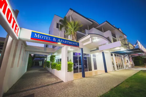 Cosmopolitan Motel & Serviced Apartments Exterior Photos