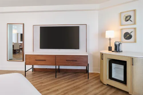Hyatt Regency Waikiki Beach Resort & Spa Rooms Photos