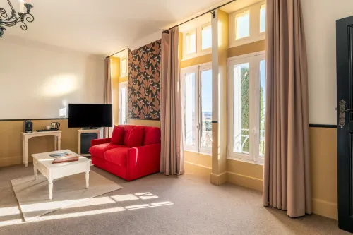 Hostellerie du Château des Fines Roches Photos