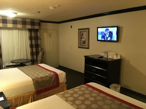 Ramada by Wyndham Ontario Camere Photos