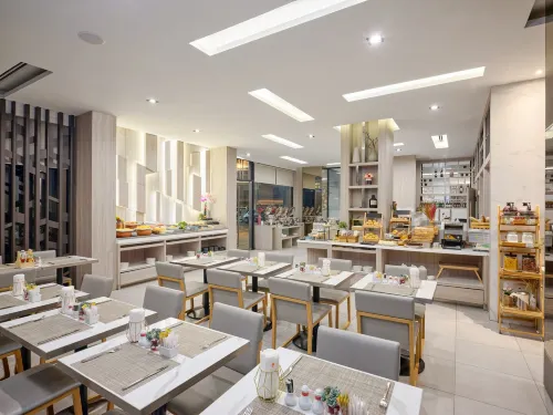 Altera Hotel and Residence Питание Photos