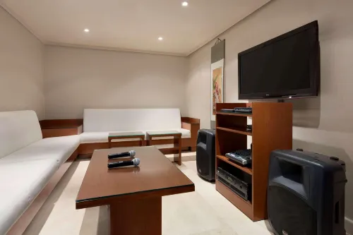Ramada by Wyndham Abu Dhabi Downtown Aree comuni Photos