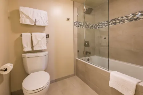 Aston Waikiki Beach Tower Kamar Photos