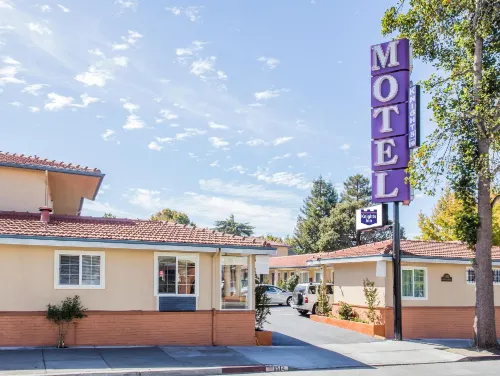 Howard Johnson by Wyndham Berkeley Exterior Photos