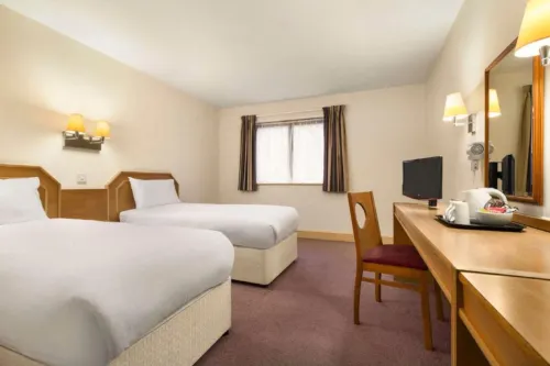 Days Inn by Wyndham Sevenoaks Clacket Lane Rooms Photos