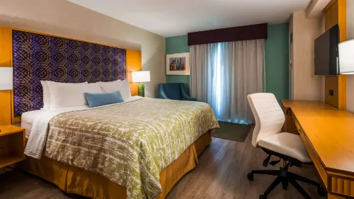 Best Western Premier Toronto Airport Carlingview Hotel Kamar Photos