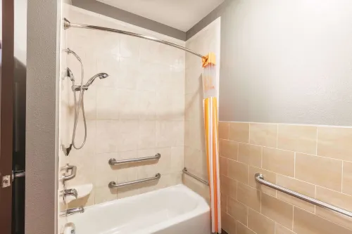 La Quinta Inn & Suites by Wyndham Houston Bush Intl Airpt E Zimmer Photos