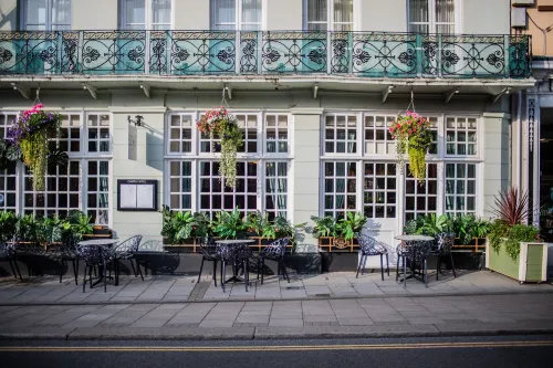 Castle Hotel Windsor Exterior Photos
