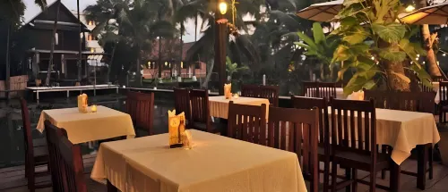 Villa Oasis Dining Photos