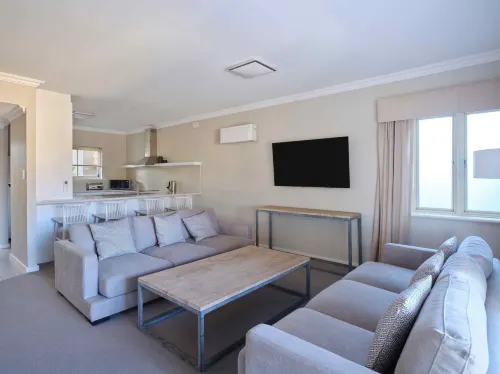 The Marina Hotel - Mindarie Zimmer Photos