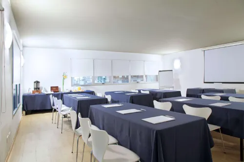 Dazzler by Wyndham Buenos Aires Maipú Business Facilities Photos