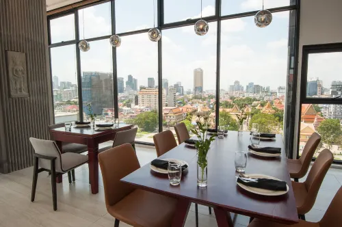 GLOW PARK HOTEL Grand Royal Palace Dining Photos