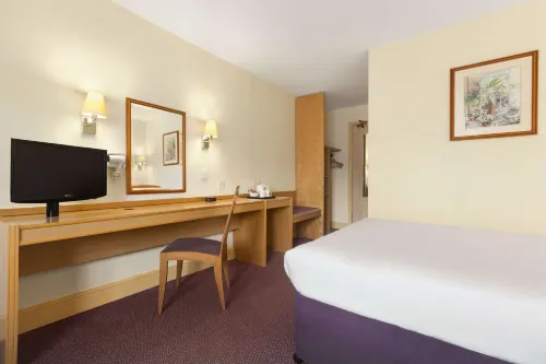Days Inn by Wyndham Sevenoaks Clacket Lane Rooms Photos