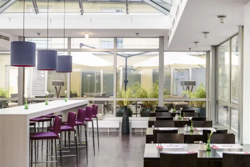 IntercityHotel Wien Restauration Photos