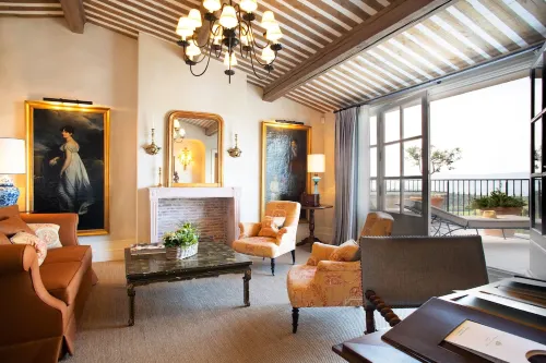 Airelles Gordes, La Bastide Chambres Photos