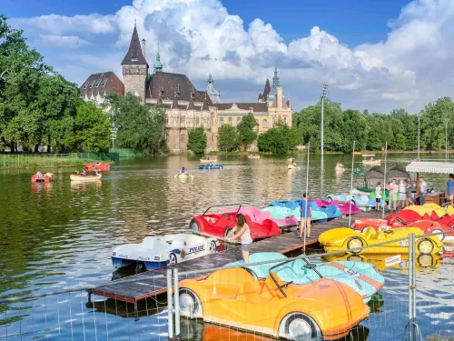 Ibis Budapest Heroes Square Рядом с отелем Photos