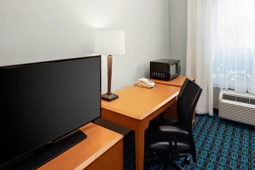 Fairfield Inn & Suites Detroit Metro Airport Romulus Rooms Photos