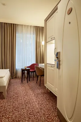 Ratonda Centrum Hotels Photos